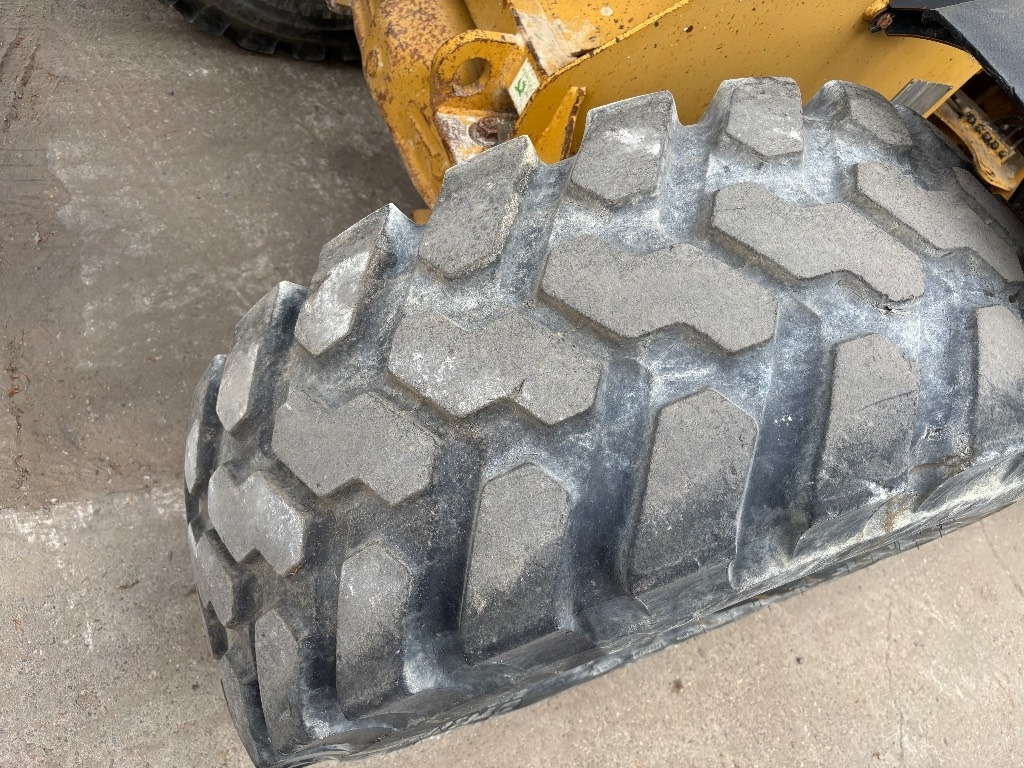 Wheel loader CAT 908