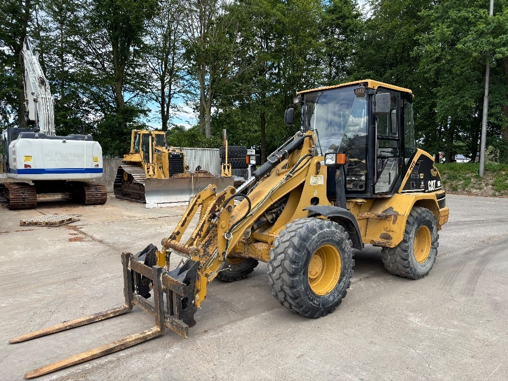 Wheel loader CAT 908