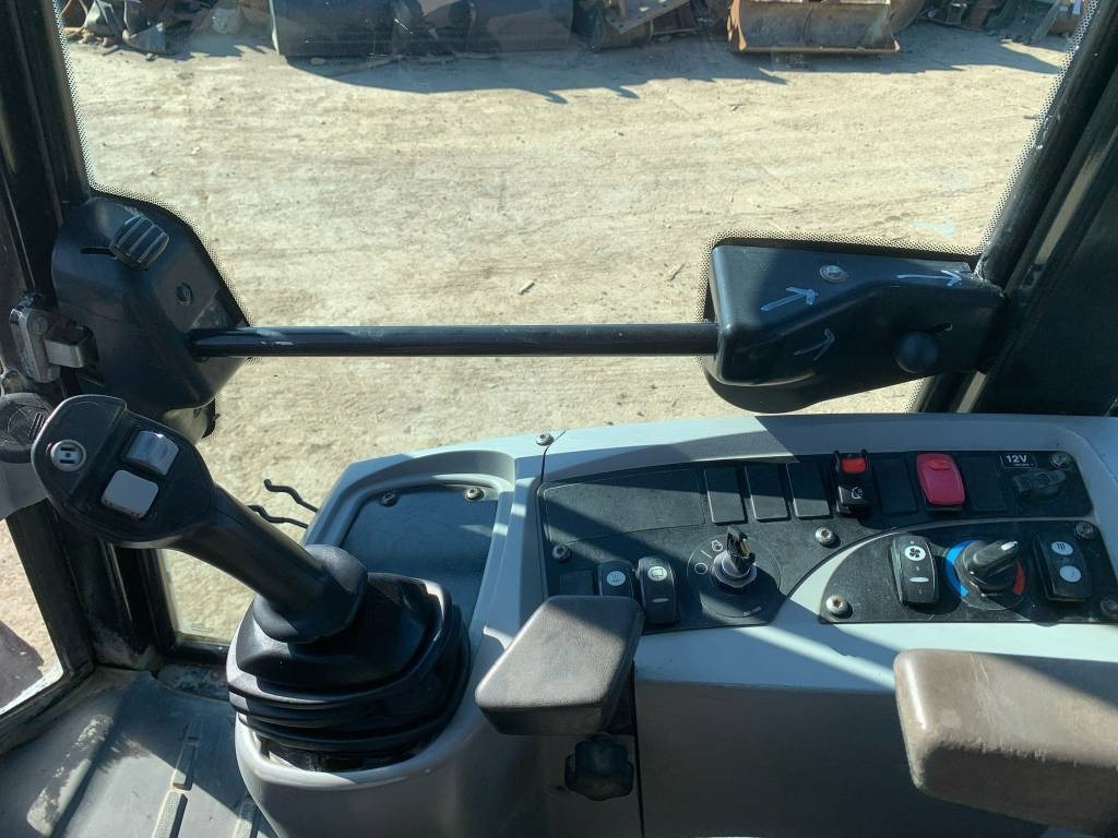 Wheel loader CAT 908H