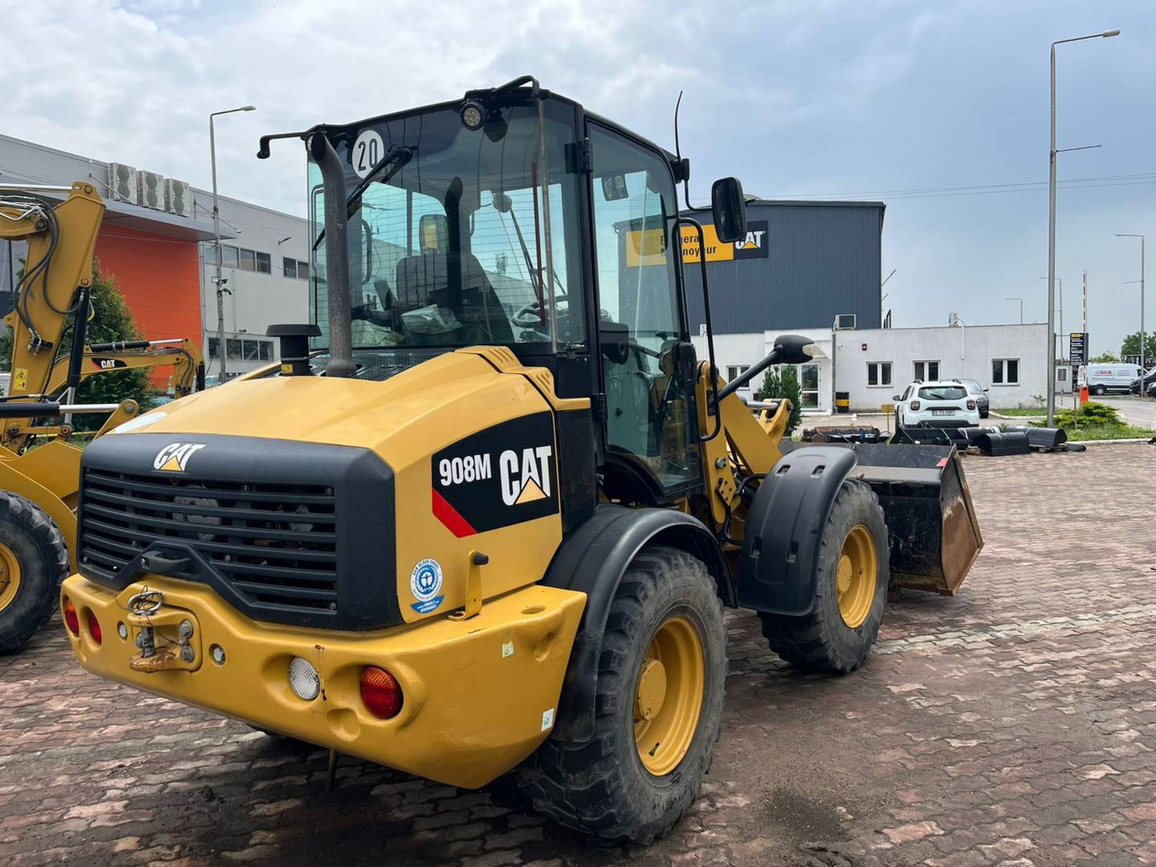 Wheel loader CAT 908M