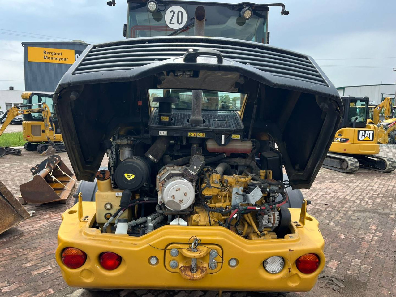 Wheel loader CAT 908M