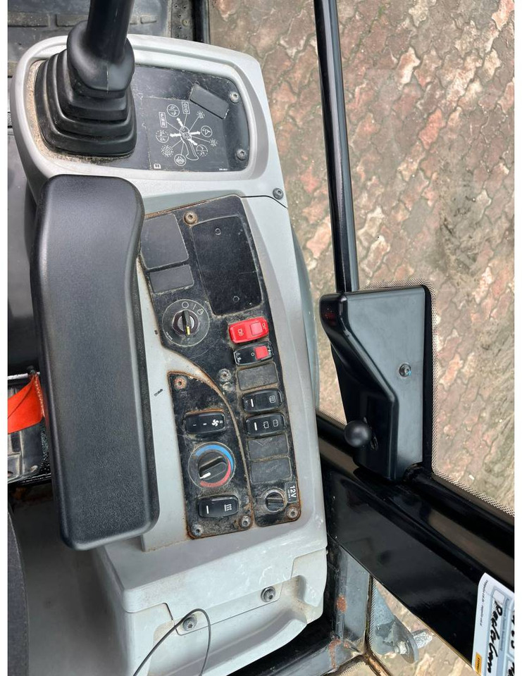Wheel loader CAT 908M