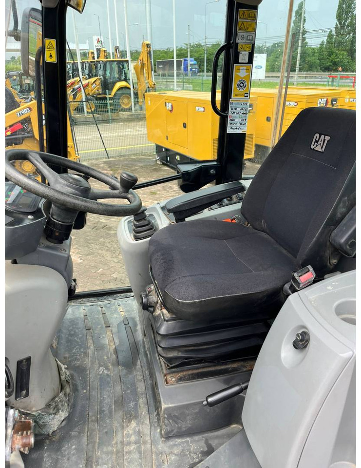 Wheel loader CAT 908M