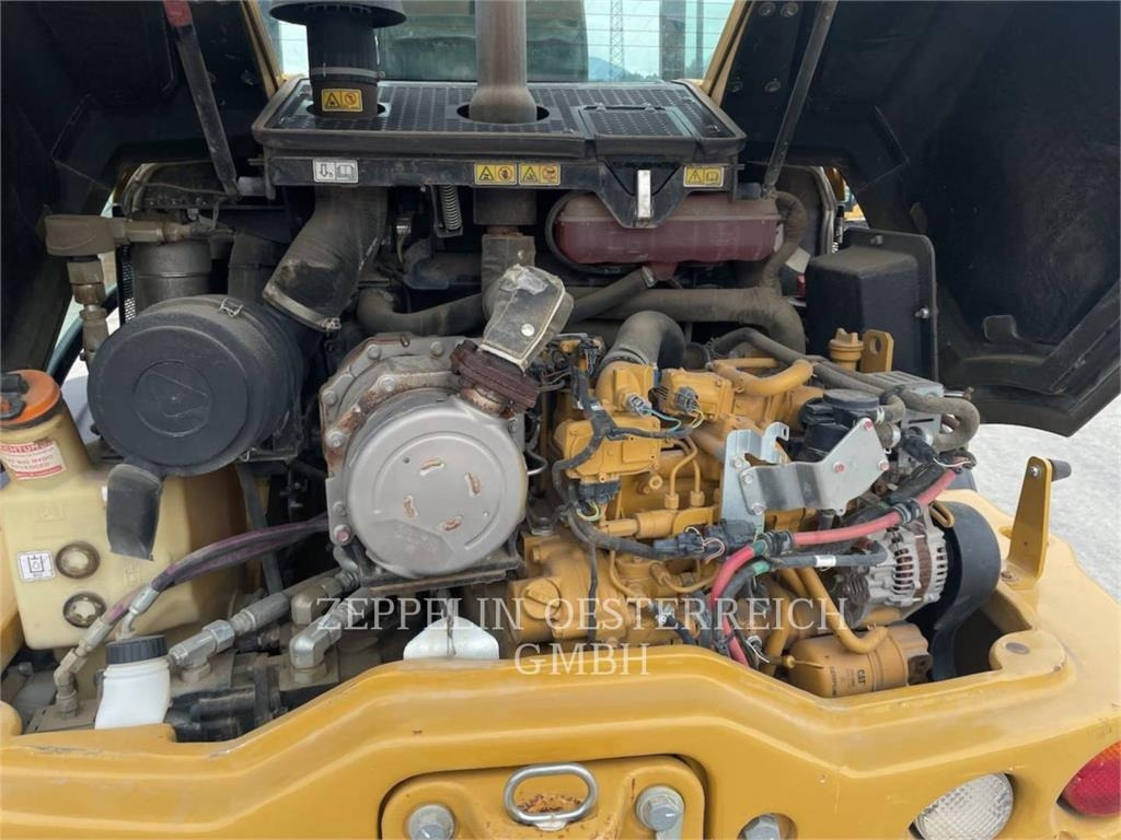 Wheel loader CAT 908M