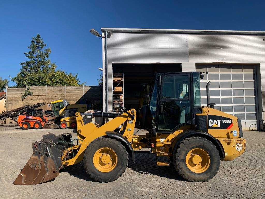 Wheel loader CAT 908M