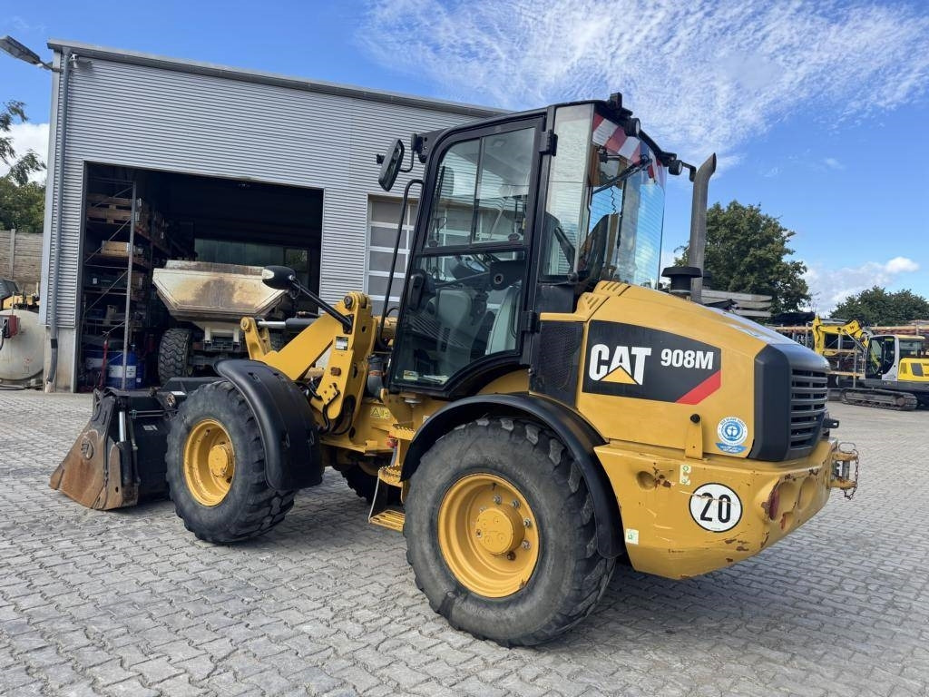 Wheel loader CAT 908M