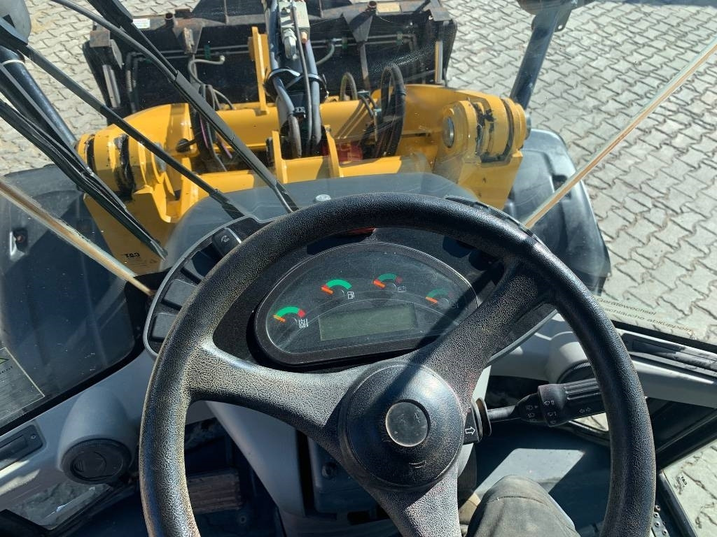 Wheel loader CAT 908M