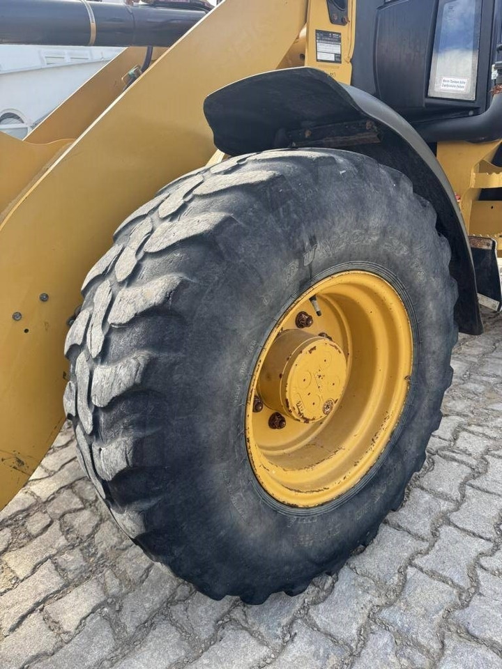 Wheel loader CAT 908M