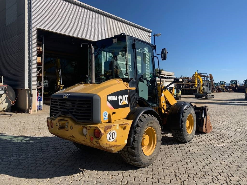 Wheel loader CAT 908M