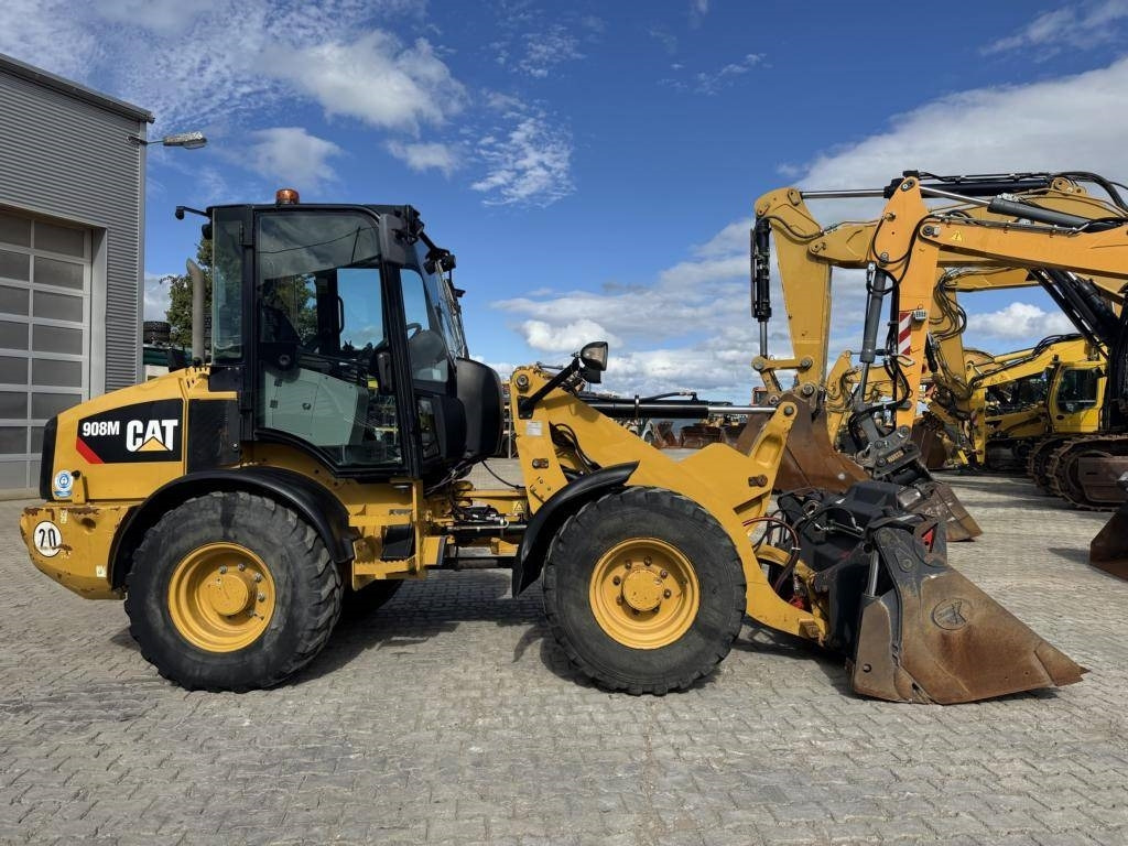 Wheel loader CAT 908M