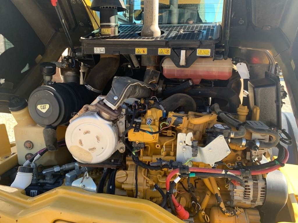 Wheel loader CAT 908M