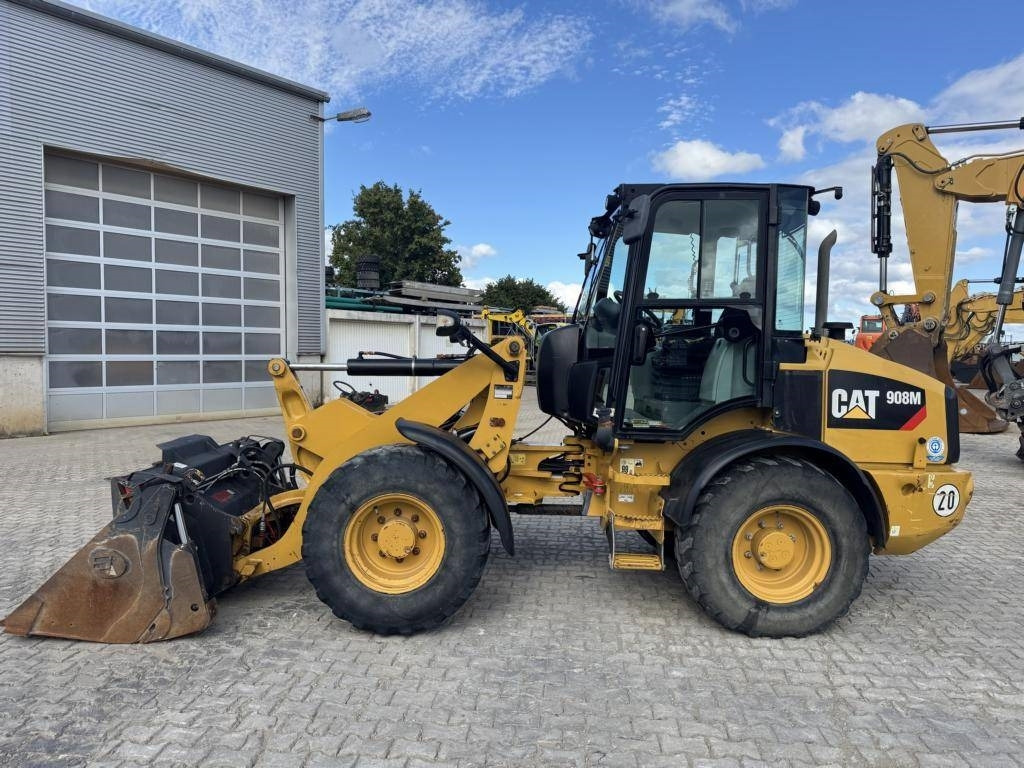 Wheel loader CAT 908M