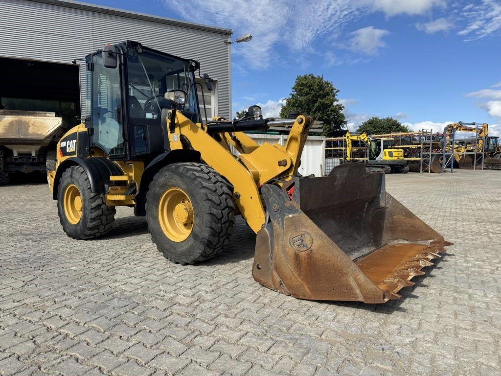 Wheel loader CAT 908M