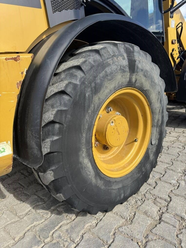 Wheel loader CAT 908M