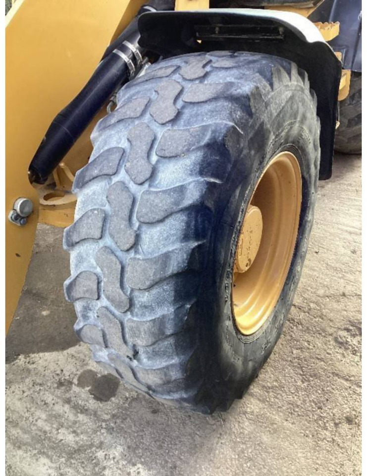 Wheel loader CAT 908M