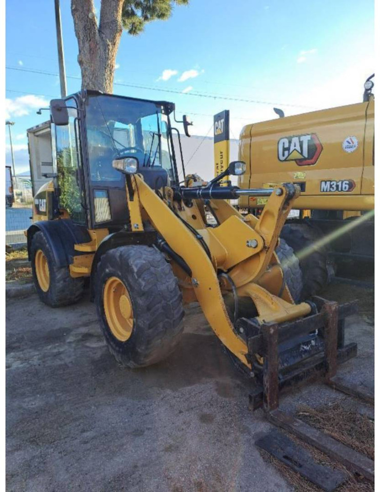 Wheel loader CAT 908M