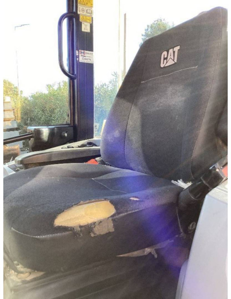 Wheel loader CAT 908M