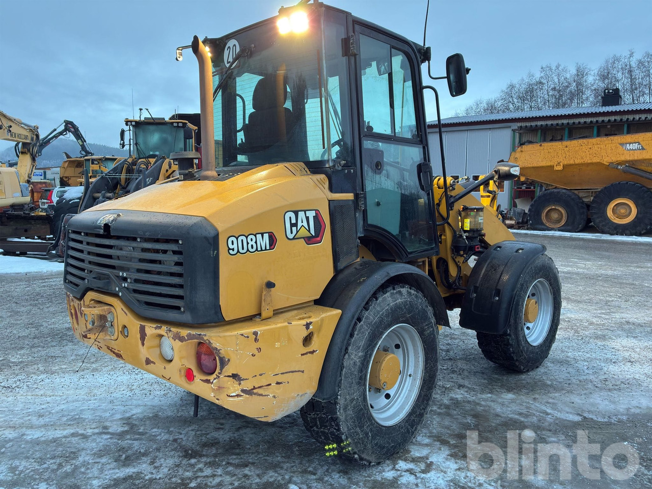 Wheel loader CAT 908M