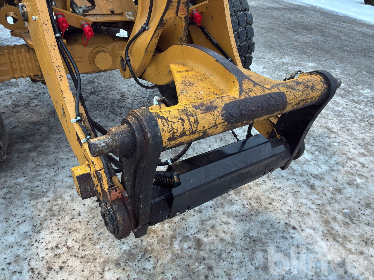 Wheel loader CAT 908M