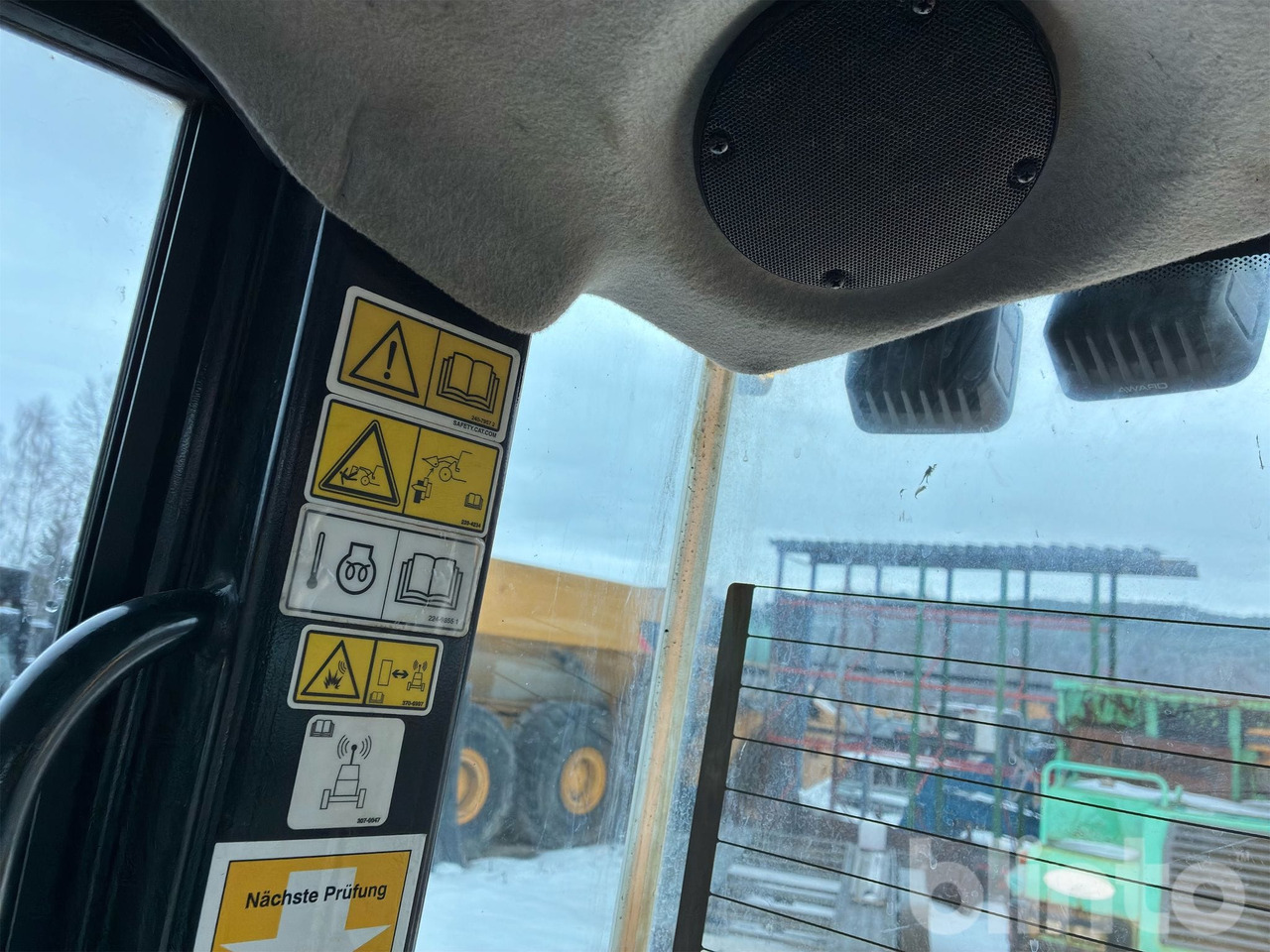 Wheel loader CAT 908M