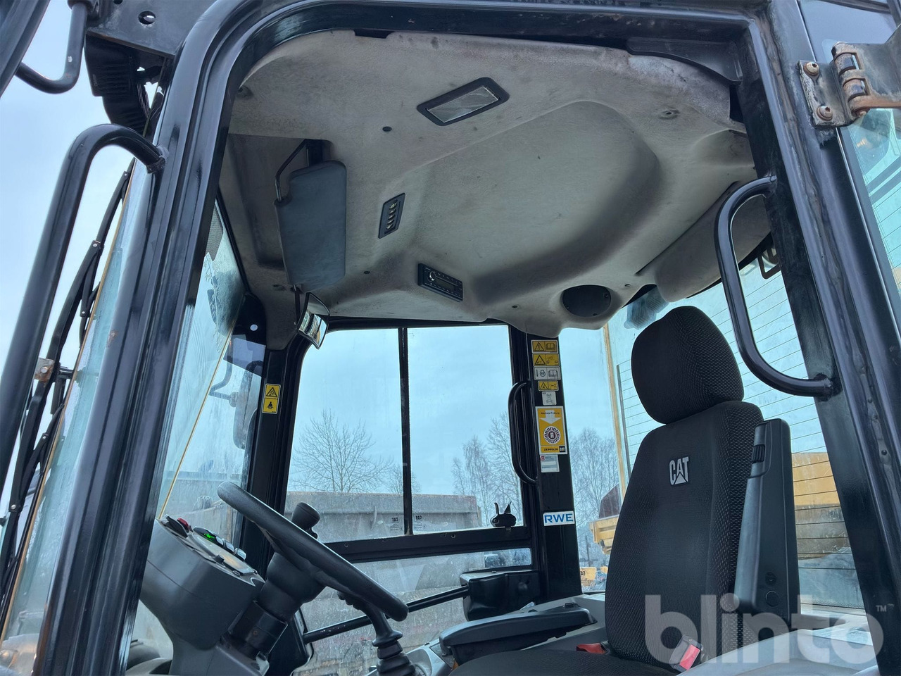 Wheel loader CAT 908M