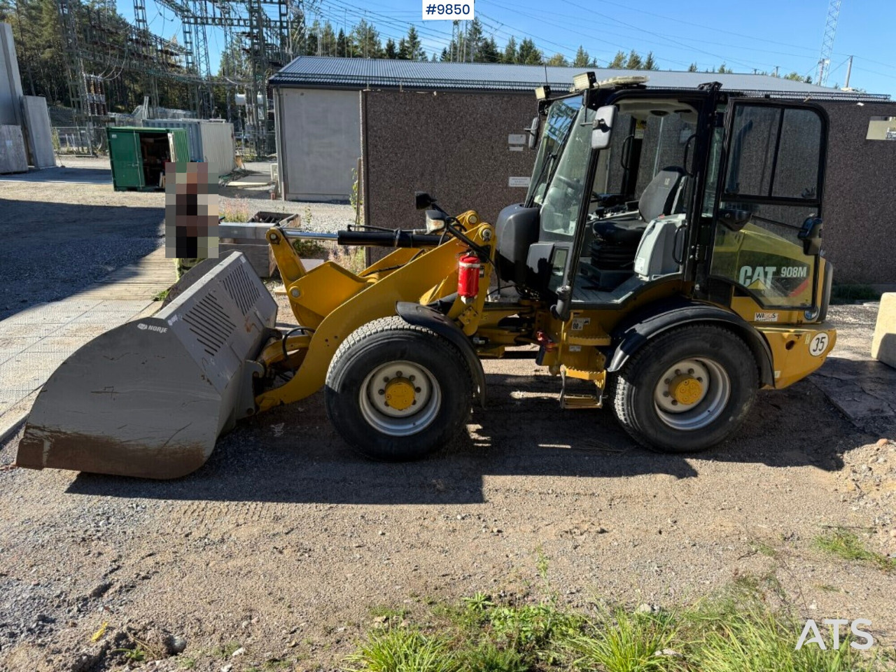 Wheel loader CAT 908M Wheel loader with Gears