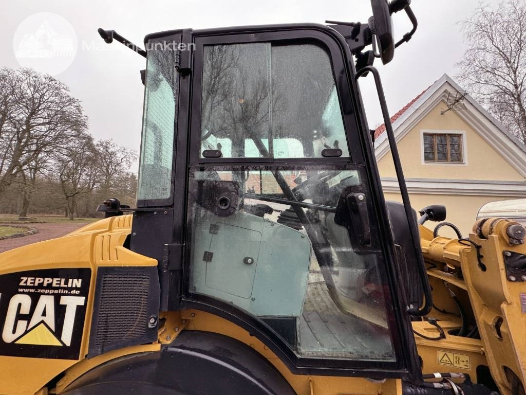 Wheel loader CAT 908 H