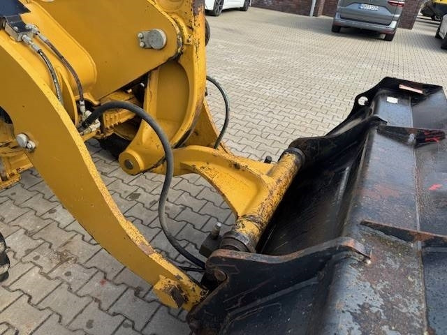 Wheel loader CAT 908 H