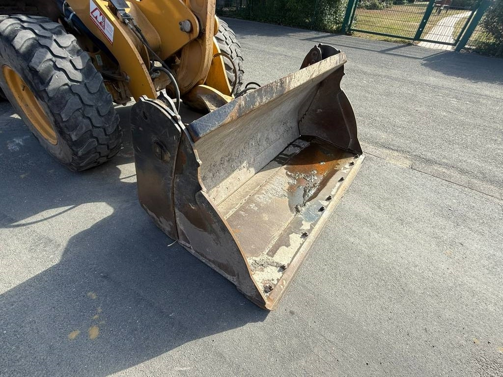 Wheel loader CAT 908 H 2