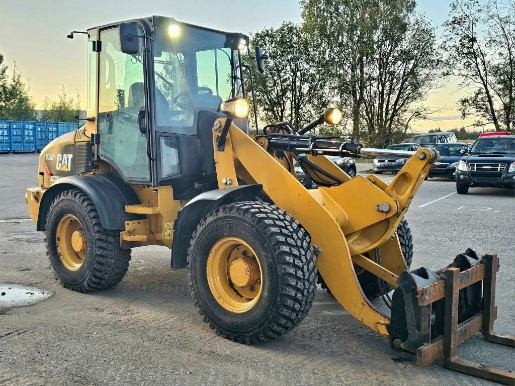 Wheel loader CAT 908 H 2