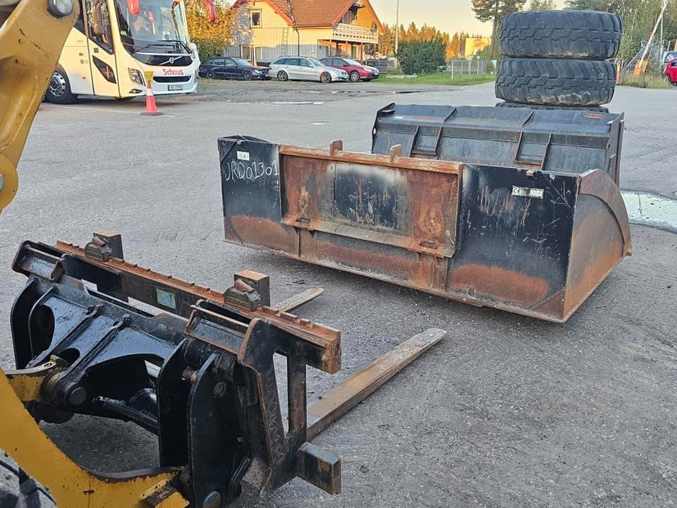 Wheel loader CAT 908 H 2