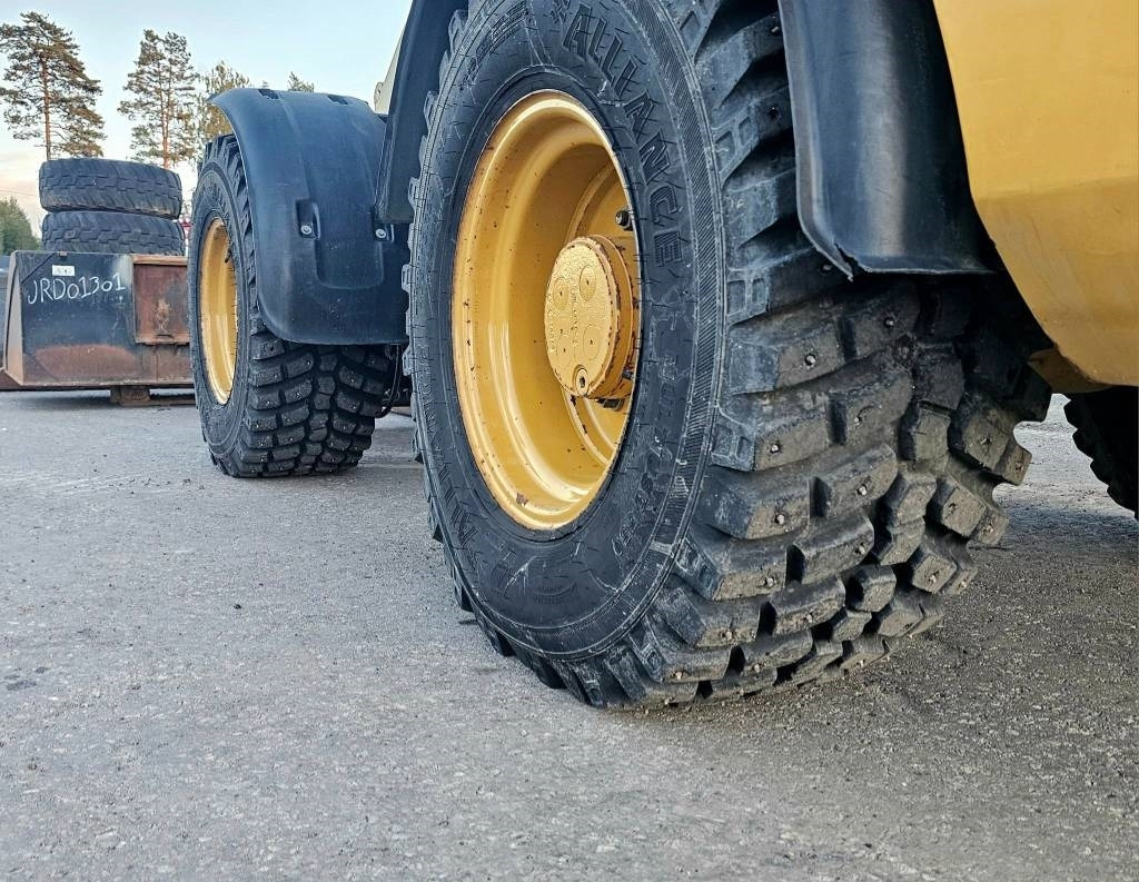 Wheel loader CAT 908 H 2