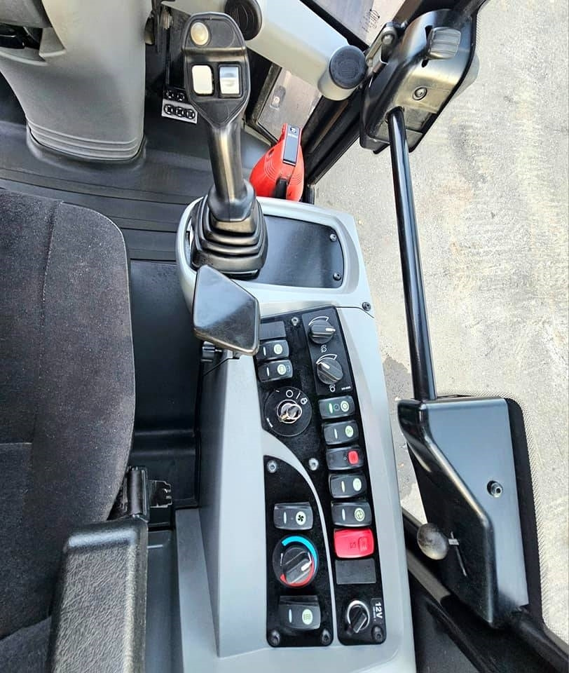 Wheel loader CAT 908 H 2