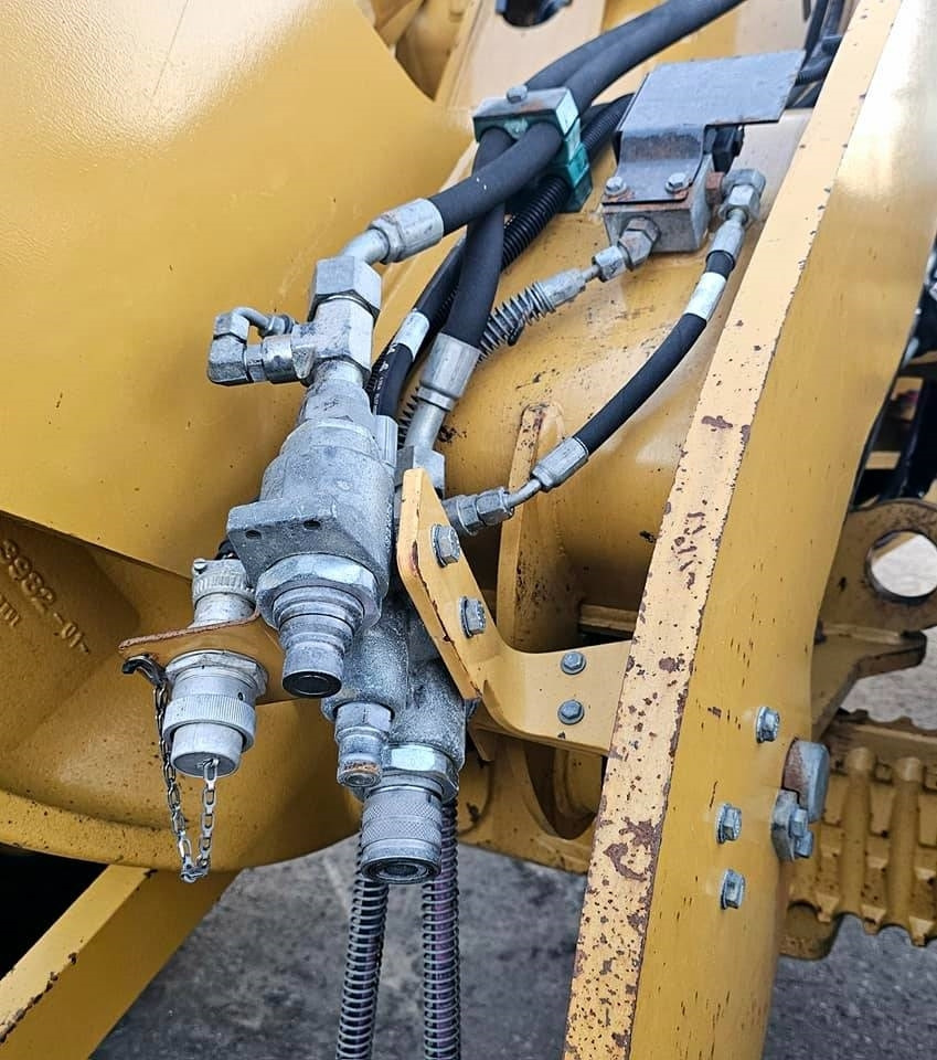 Wheel loader CAT 908 H 2