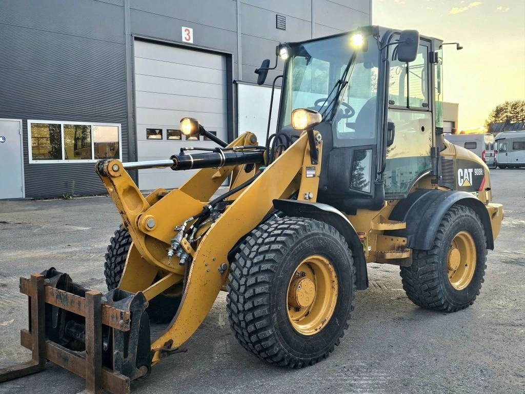 Wheel loader CAT 908 H 2