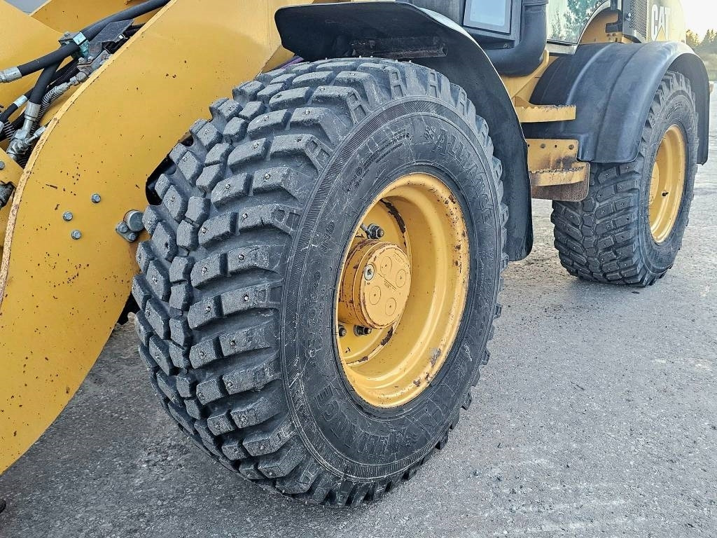 Wheel loader CAT 908 H 2