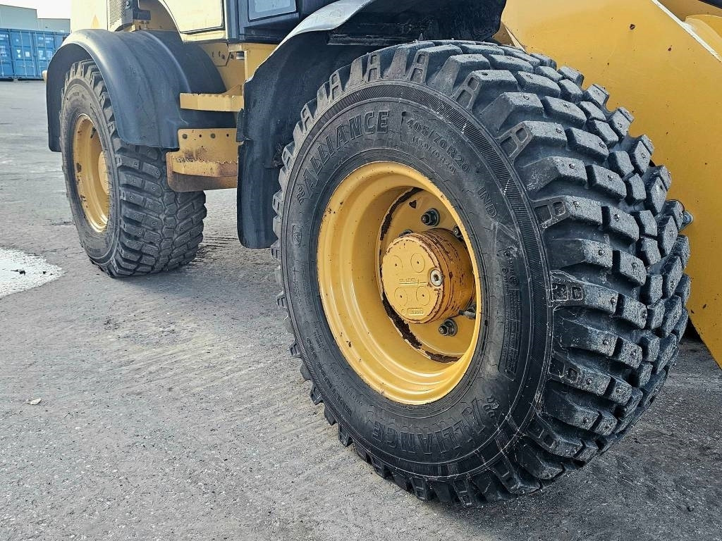 Wheel loader CAT 908 H 2