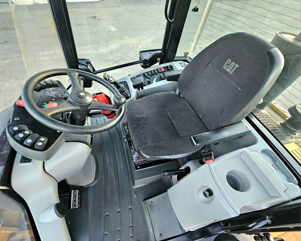 Wheel loader CAT 908 H 2