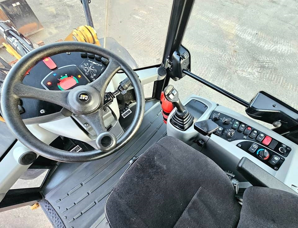 Wheel loader CAT 908 H 2