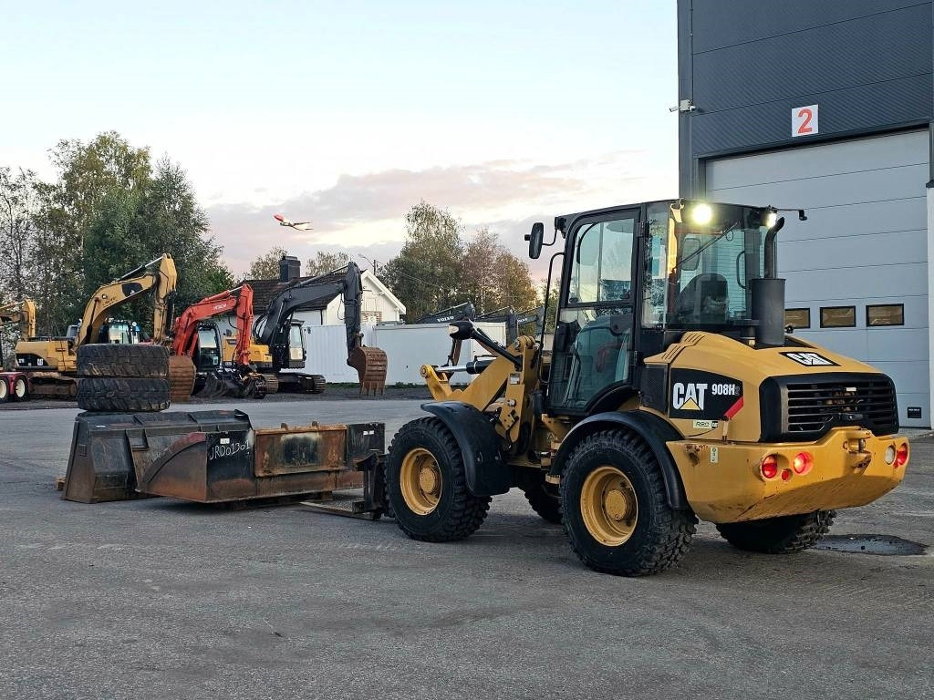 Wheel loader CAT 908 H 2