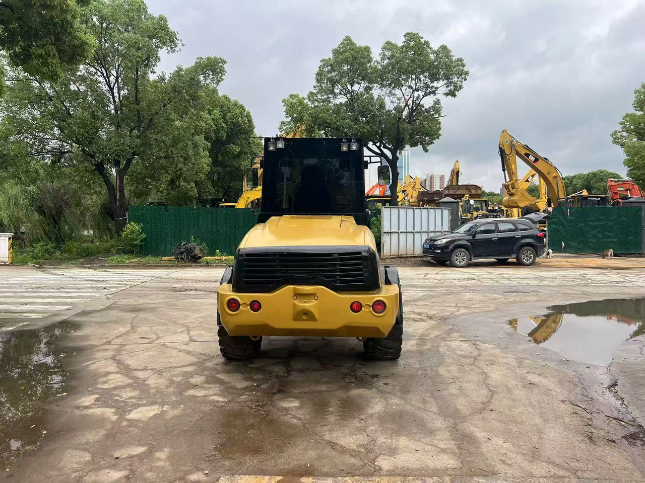 Wheel loader CAT 910M
