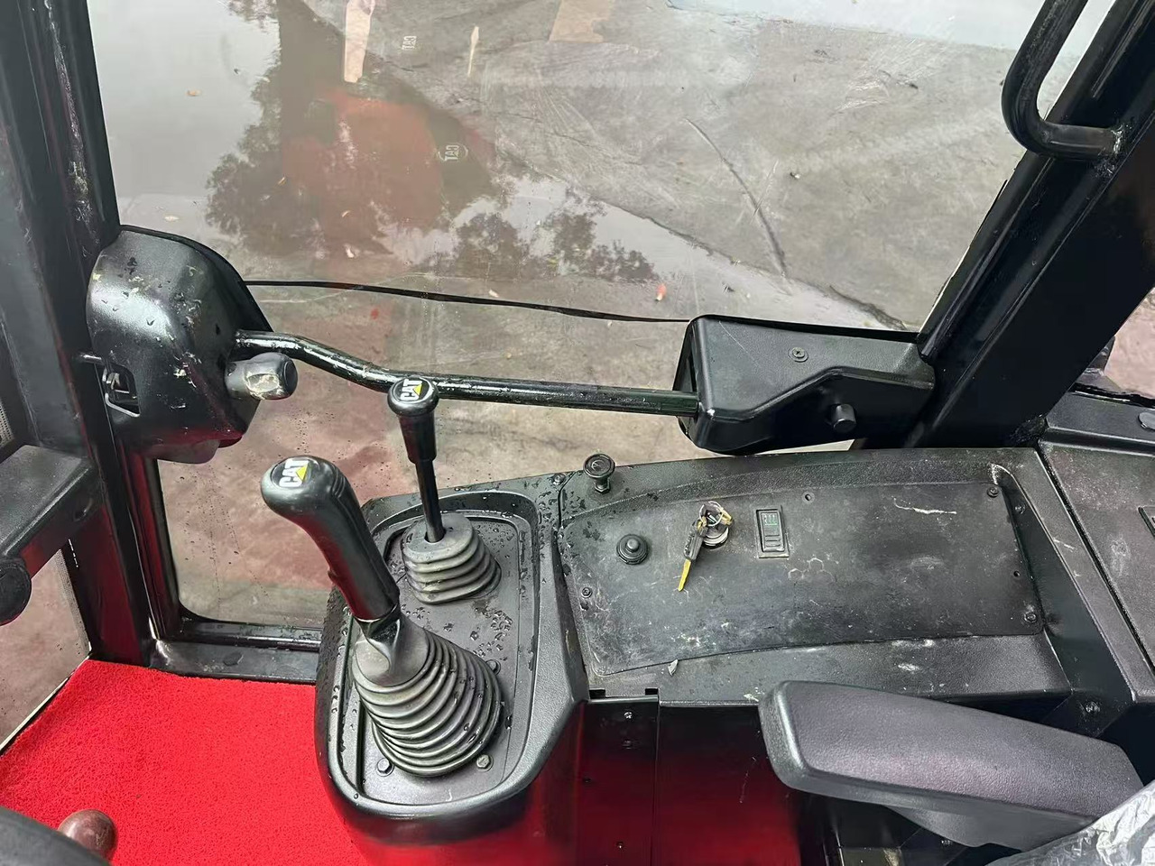 Wheel loader CAT 910M