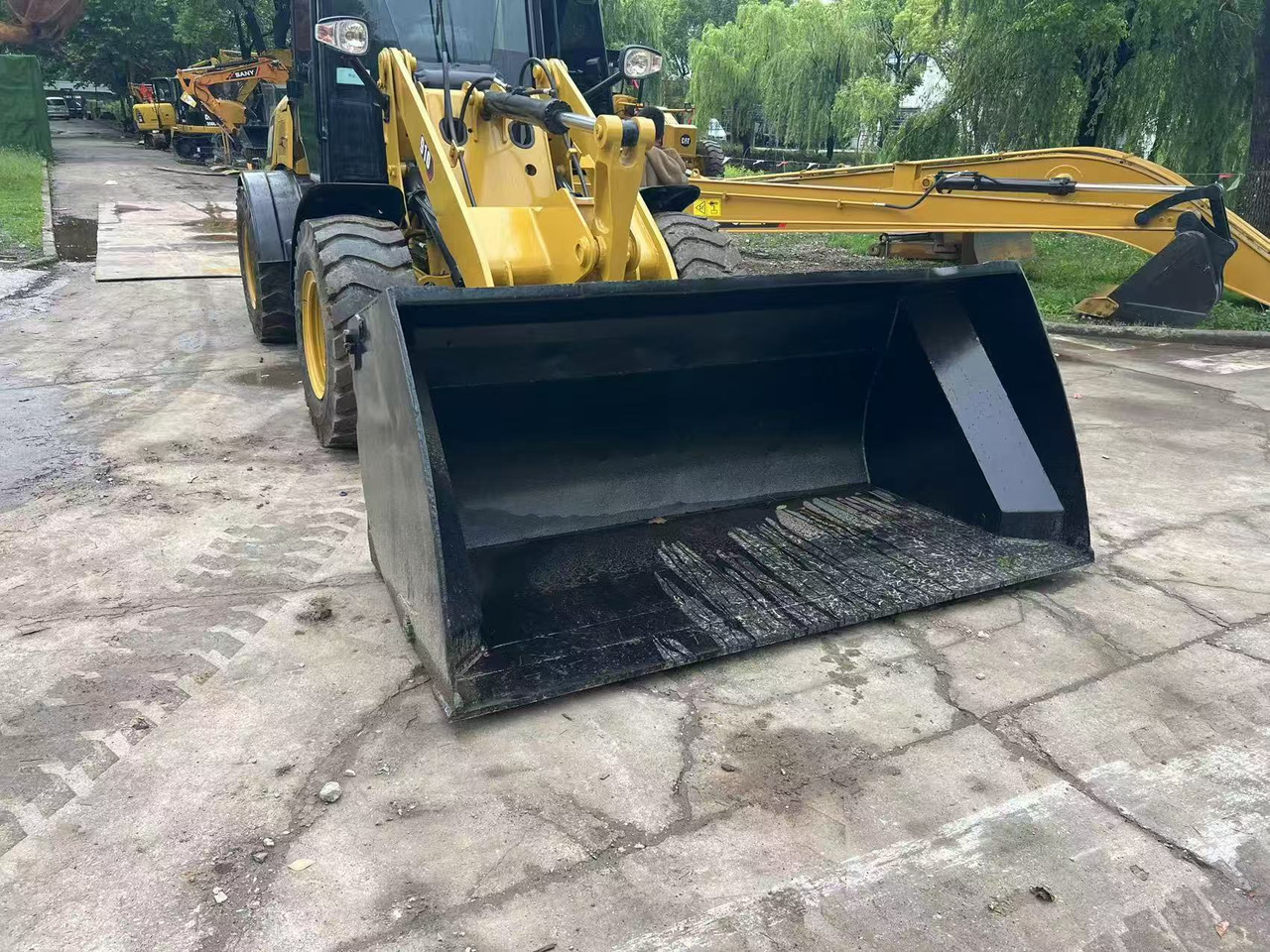 Wheel loader CAT 910M