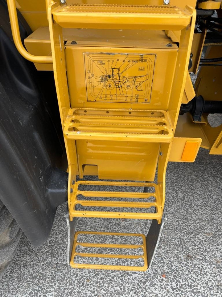 Wheel loader CAT 918 M