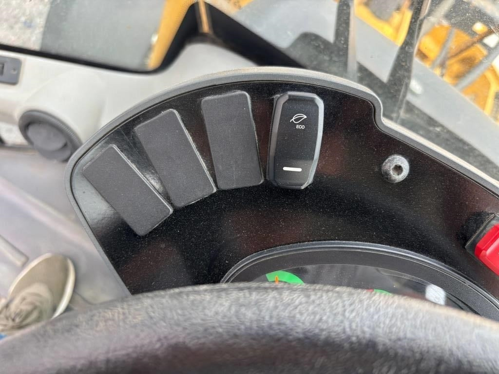 Wheel loader CAT 918 M