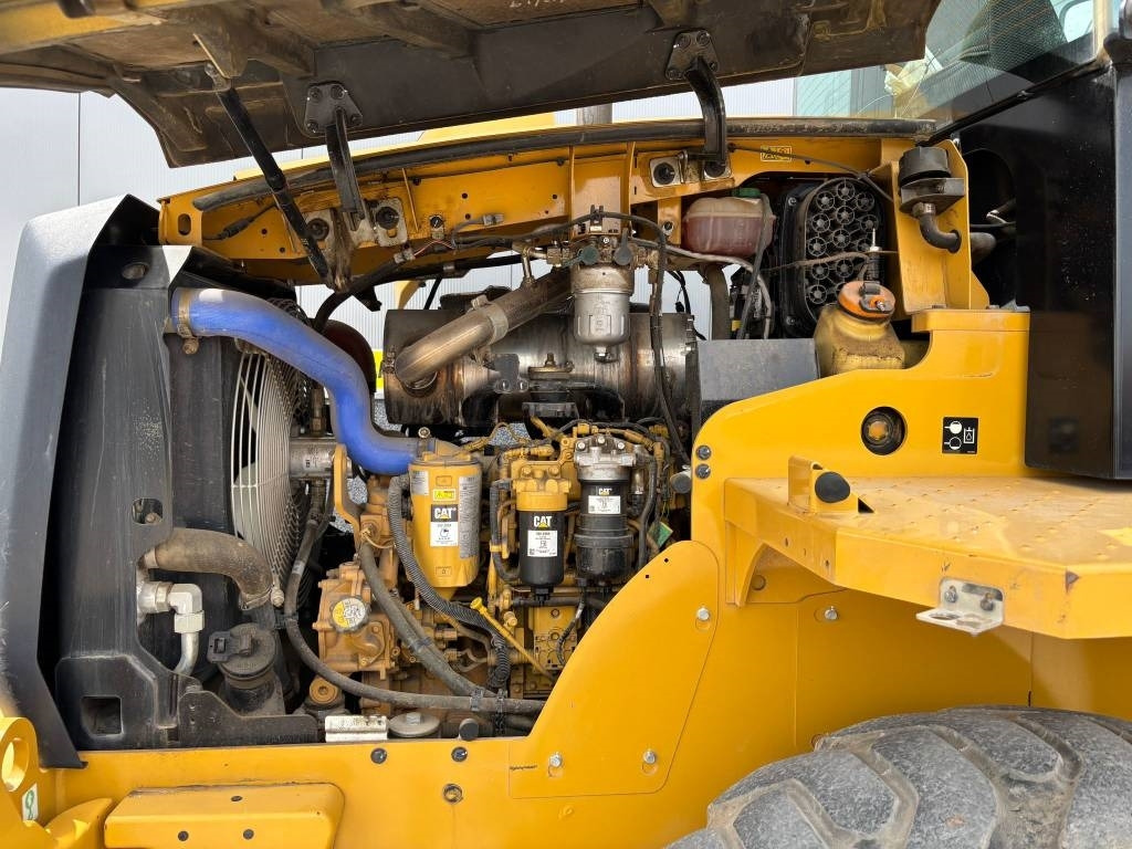 Wheel loader CAT 918 M