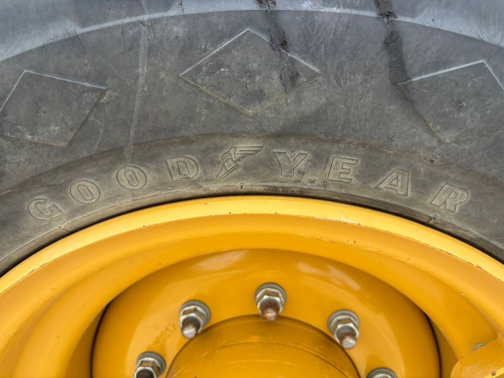 Wheel loader CAT 918 M