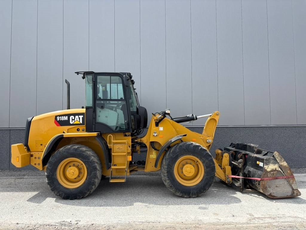 Wheel loader CAT 918 M