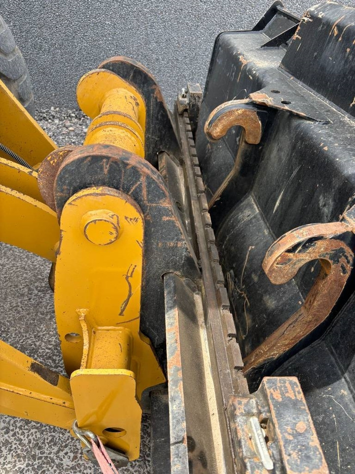 Wheel loader CAT 918 M