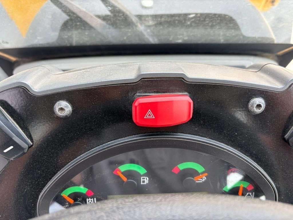 Wheel loader CAT 918 M